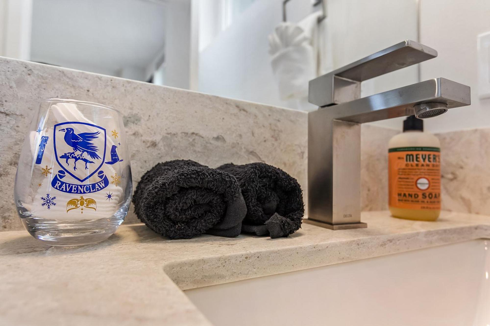 Harry Potter Sweet Suites Сиатъл Екстериор снимка